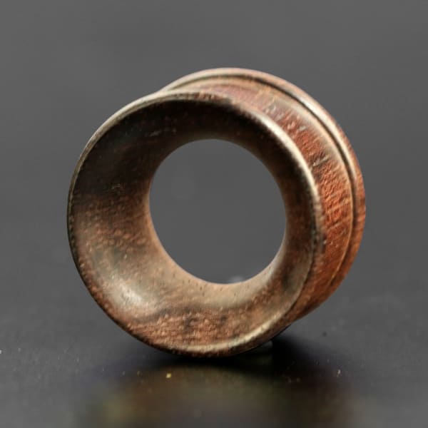 Concaved,wood,tunnel,piercing