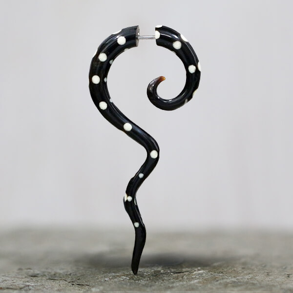 fake,piercing,spotted,spiral,drop