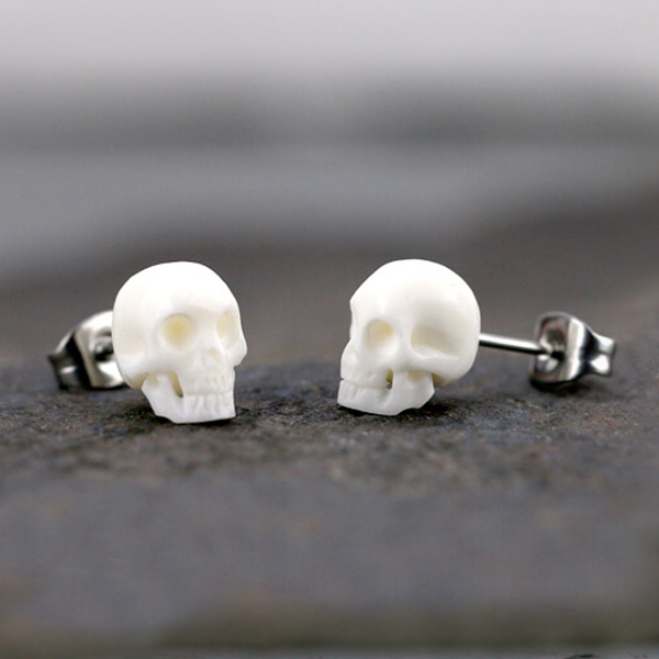 bone,skull,stud