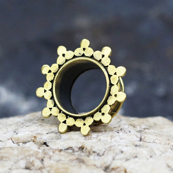 brass,eyelet,piercing,plug
