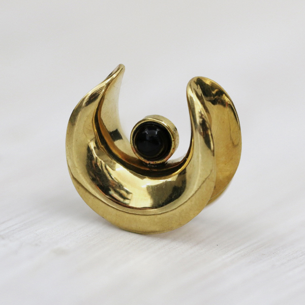 brass,ear,saddle,stone,piercing