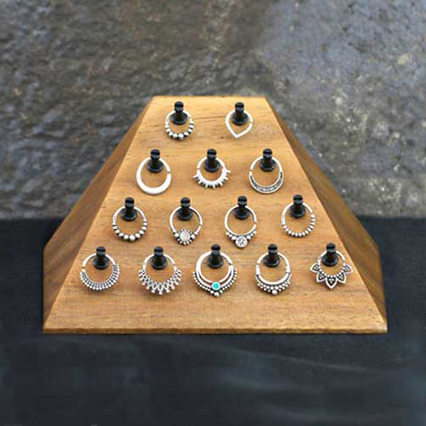 body piercing jewelry,piercing jewelry display,circular piercing bars,segment rings