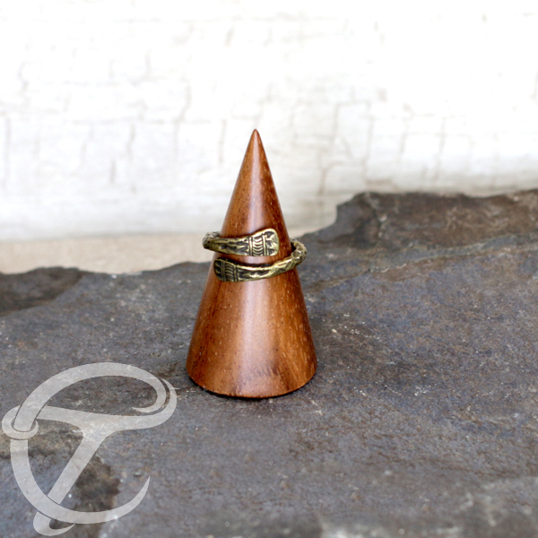 finger,ring,display,wooden,jewelry,display