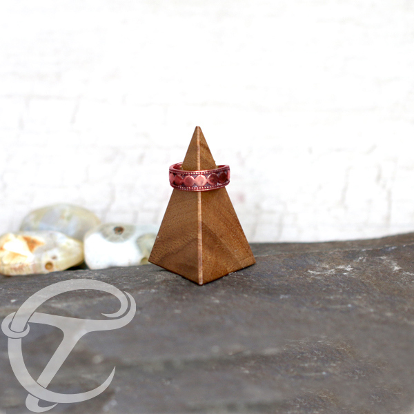 finger,ring,display,wooden,jewelry,display