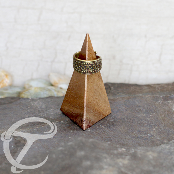 finger,ring,display,wooden,jewelry,display