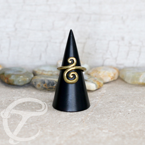 finger,ring,display,wooden,jewelry,display