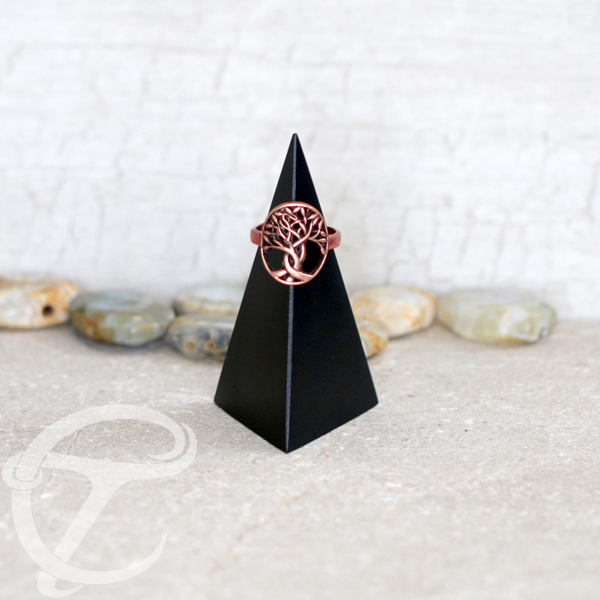 finger,ring,display,wooden,jewelry,display