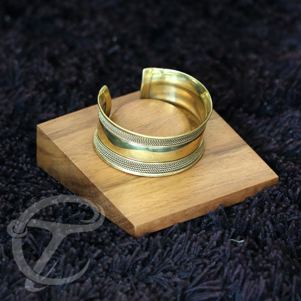 finger,ring,display,wooden,jewelry,display