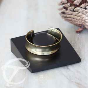 Displays Bangle and Bracelet DB 091 BG